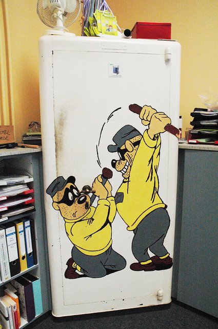 Ein alter Tresor aus der ehemals gegenüberliegenden Girardet Druckerei steht noch als Relikt im Büro von Settels und Bremer. Die Panzerknacker haben sich bisher vergeblich an ihm zu schaffen gemacht.