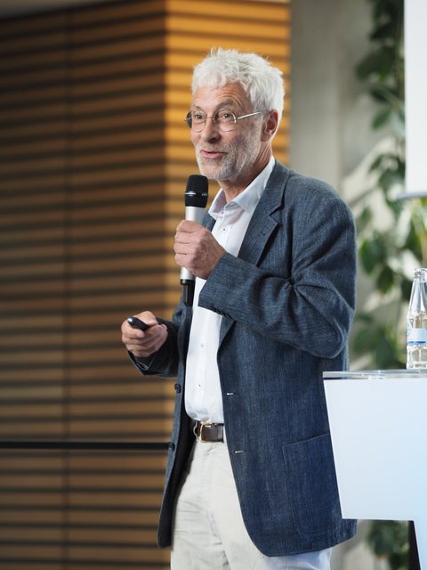 Dr. med. Peter Seiffert, Chefarzt der Klinik für Kinder- und Jugendmedizin an der Helios St. Johannes Klinik.