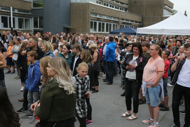 Insbesondere die Live-Auftritte von Sixpack und Jini Meyer wollten sich hunderte junge und ältere Gäste nicht entgehen lassen.