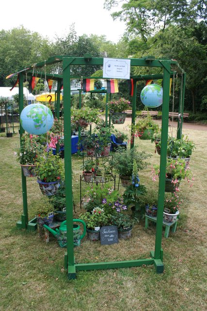 Auch in diesem Jahr gab und gibt es im Botanischen Garten Hamborn wieder viele blumige Blickfänge zum Bestaunen, allerdings definitiv zum letzten Mal. Heute und am morgigen Sonntag stehen die vielen Variationen, Formen und Züchtungen der Fuchsien noch einmal im Mittelpunkt.