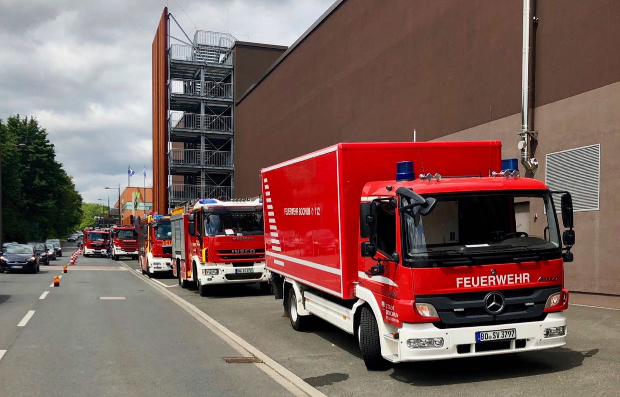 Feuerwehreinsatz im Ruhrpark: Wasserschaden durch defekte Sprinklerleitung - Bochum