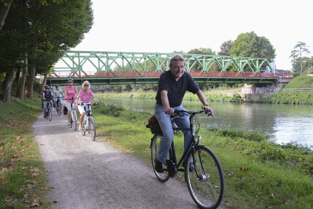Herbert Niewerth leitet die Radtour zur Zeche Zollern.