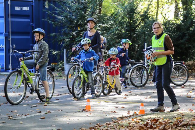 Fahrradtraining bietet der ADFC Dortmund regelmäßig in der Jugendverkehrsschule am Rande Lindenhorsts an.