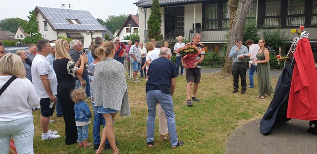 Bei der Vogeltaufe.