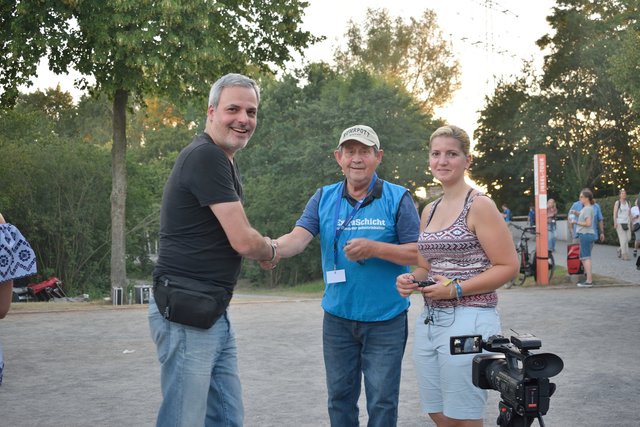 Auch der Filmemacher Rolf Arno Specht begleitete mit Partnerin Mareike Helbing Reinhold Adam bei der ersten Führung durch den Nordsternpark (Foto Klaus Amling)