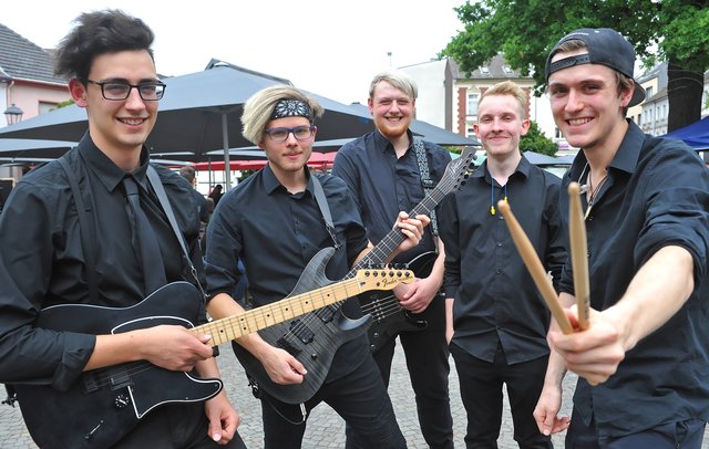 Die Band "Social Breakdown" eröffnete den Hildener Sommer. Ihnen folgten weitere junge Gruppen aus der Region.