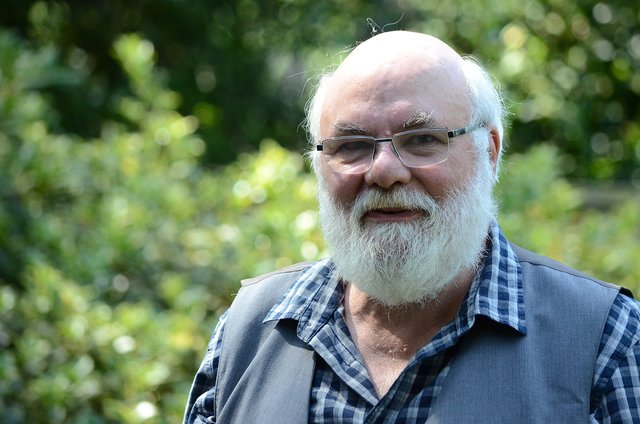 Wolfgang Hacke hat an einer Ausbildung zum Trauer- und Begräbnisdienst des Bistums Münster teilgenommen. Foto: Bischöfliche Pressestelle/Michaela Kiepe