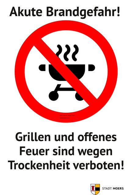 Diese Plakate weisen in den öffentlichen Grünanlagen auf das Grillverbot hin.