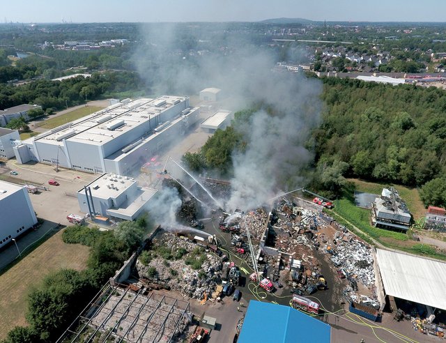 Schon 2011 und 2012 kam es auf diesem Gelände zu Großbränden. Foto: Feuerwehr