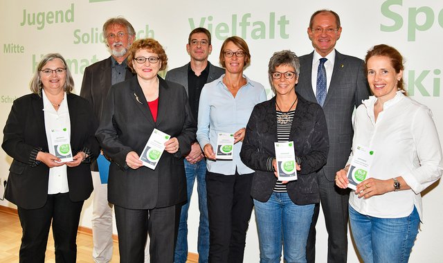 Die bereits gebildete Jury würde sich natürlich freuen, wenn viele Gladbecker Firmen den Vorgaben für die Zertifizierung "vorbildlich familienfreundlicher Arbeitgeber" gerecht würden.
