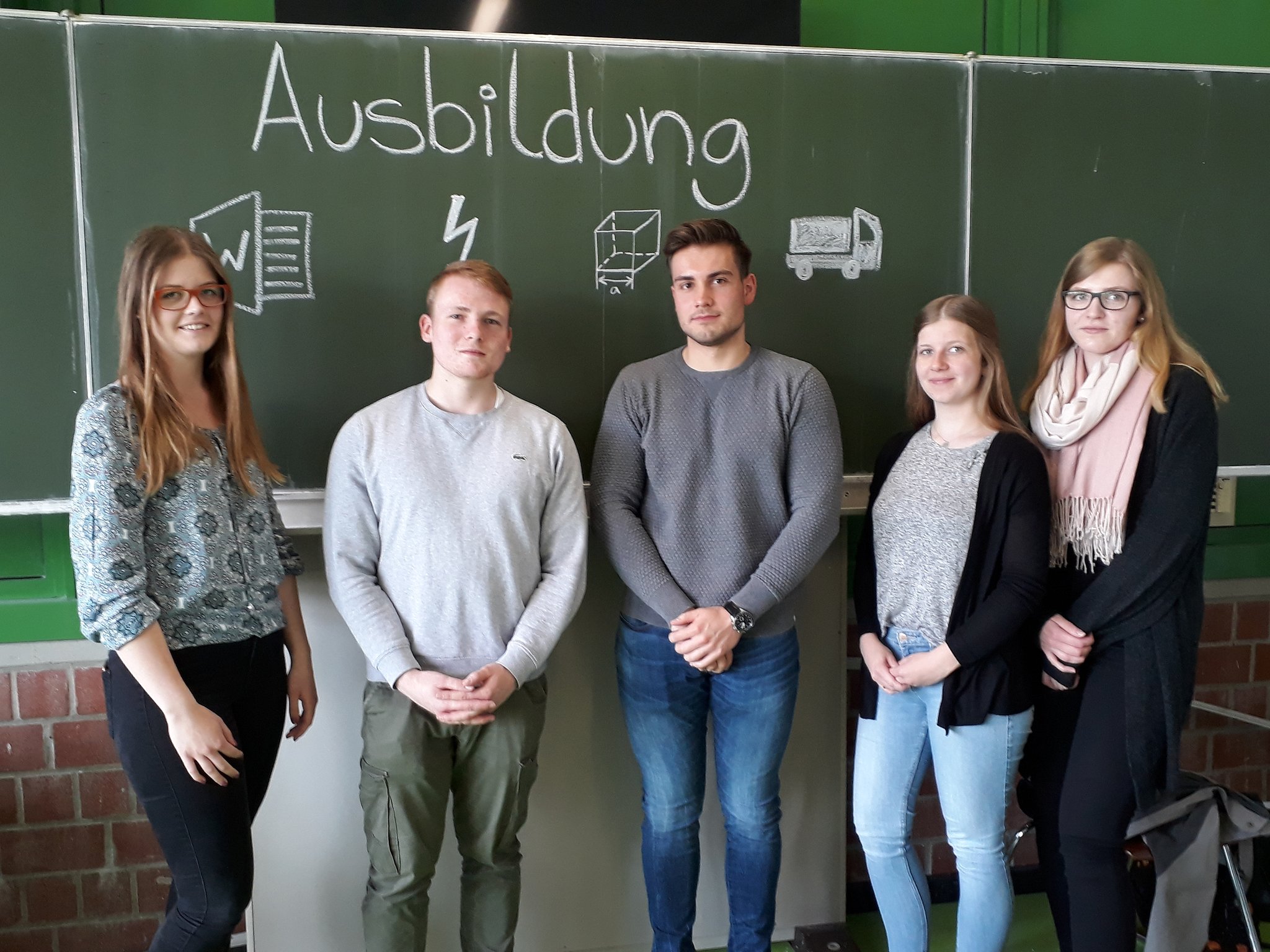 Duale Ausbildung: Berufliche Bildungslotsen: Auszubildende beraten ...