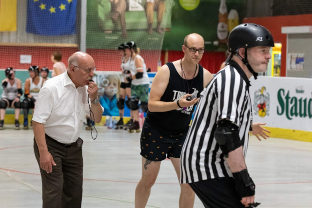 Bürgermeister Rudolf Jelinek bei der Jubiläumsveranstaltung "10 Jahre RuhrPott Roller Derby".