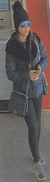 Unbekannte Frau, Geldinstitut, Altstadt