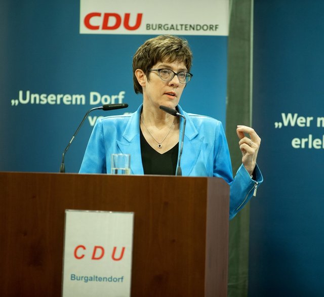 Annegret Kramp-Karrenbauer, war gerade mal zwei Monate als CDU-Bundesvorsitzende im Amt, als sie als Gastrednerin den Neujahrsempfang der CDU-Burgaltendorf besuchte. Archivfoto: Lukas