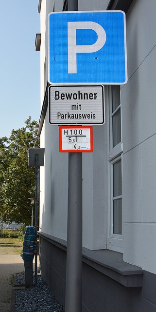Nur noch mit einem Bewohner-Parkausweis genutzt werden darf der Parkplatz am Fritz-Lange-Haus.