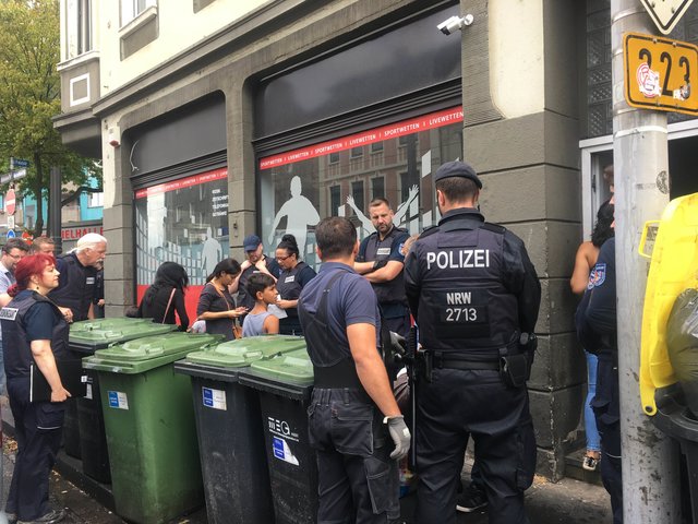 Mit einem großen Aufgabot unter anderem auch der Polizei wurde am Mittwoch das Styrumer Haus geräumt.