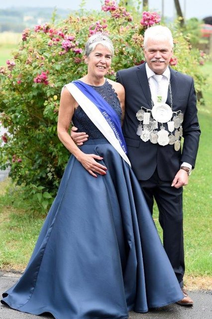 Die Lürbker St. Hubertus Schützen sind stolz auf ihr Königspaar Heinz Spiekermann und Margit Oesterberg.