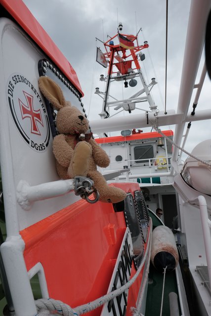 Felix Achtern beim Tochterboot "Steppke".