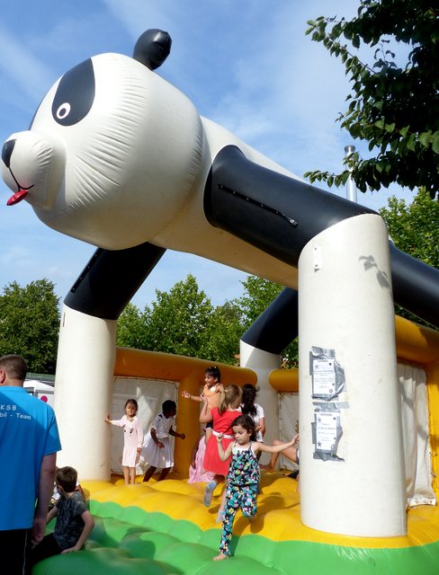 "Dauerbrenner": Hüpfburg! Natürlich darf das Spielemobil vom Kinderschutzbund Ortsverein Essen nicht fehlen.