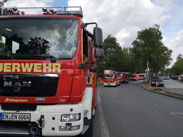 30 Einsatzkräften und 10 Fahrzeuge waren vor Ort | Foto: Feuerwehr Schwelm