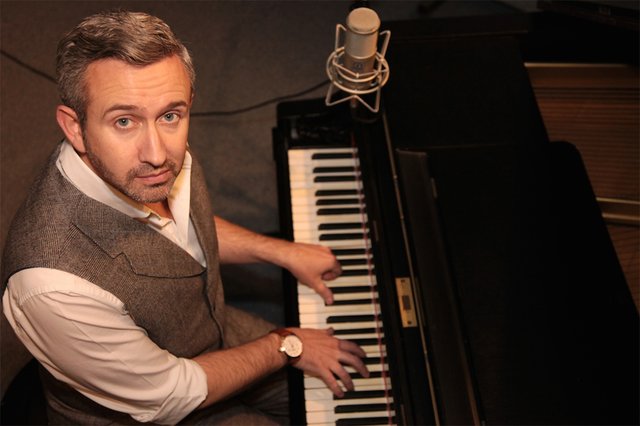 Der Schotte Fraser Gartshore entlockt am kommenden Mittwoch der Orgel der Hamborner Friedenskirche ungewohnte Jazzklänge und stellt sein riesiges Können unter Beweis. Foto: Kantorei Hamborn