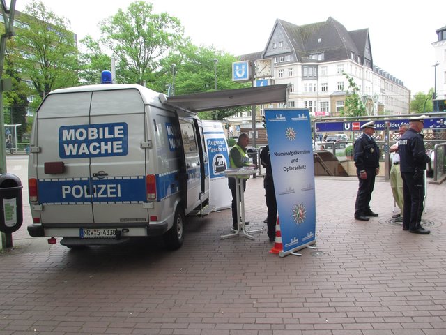 Die mobile Wache ist zum Beispiel auch immer wieder auf Wochenmärkten präsent.