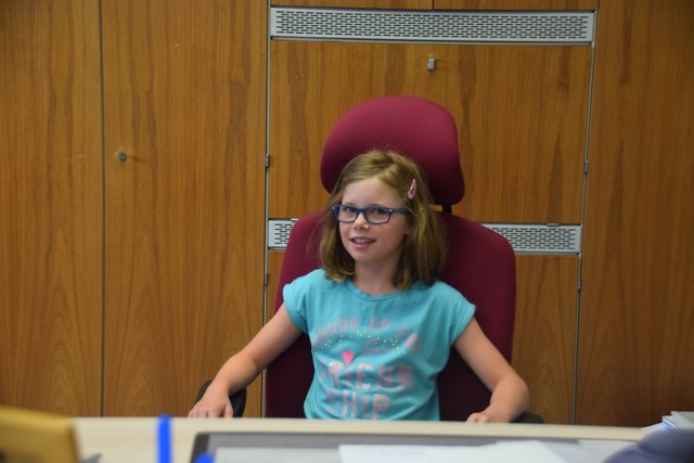 Einmal im Chefsessel probesitzen.  | Foto: Nina Sikora