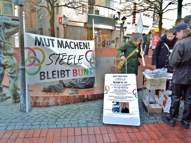 Es gibt sehr aktiven Widerstand gegen die rechten Vereinnahmungsversuche des Stadtteils Steele, trotzdem muss er noch erheblich breiter werden. Kundgebungen gegen rechte "Bürgerwehren" müssen auch endlich jenseits von Grünen, Linken. klassischen Antifa-Gruppen oder der SPD unterstützt werden. Wo bleibt hier ein Steeler Werbering oder z.B. die CDU - bisher vermissen wir euch beim Widerstand gegen diese rechtsradikalen Aufmärsche in Steele.