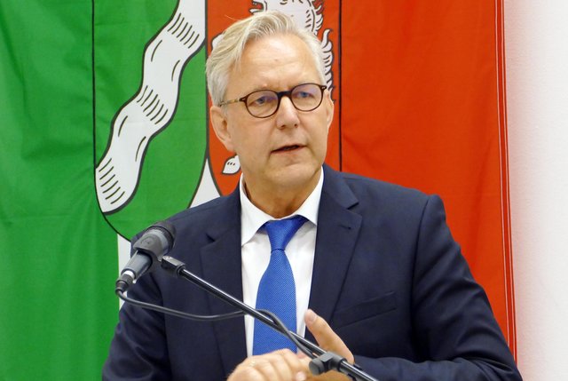 Polizeipräsident Gregor Lange betont: "Immer wieder ist in Internet-Kommentaren zu lesen, dass in früheren Jahren alles besser gewesen sei. Mit Blick auf die Straftaten können wir jedoch sagen, dass die Zahlen schlechter waren als heute."