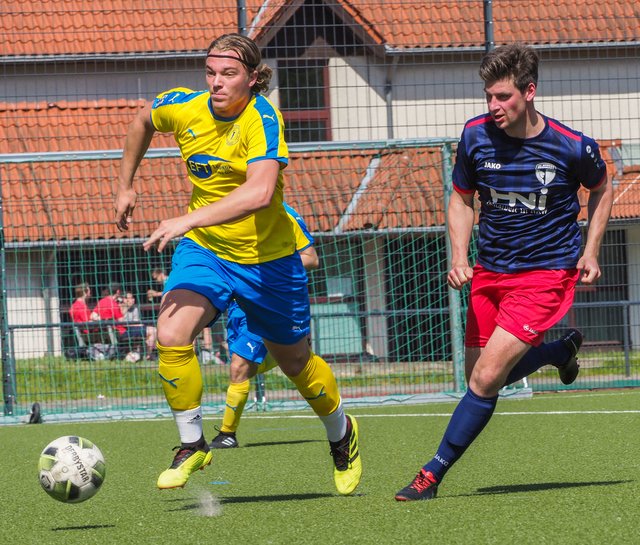 Tobias Kammann fing sich die Ampelkarte.
Foto: Gohl