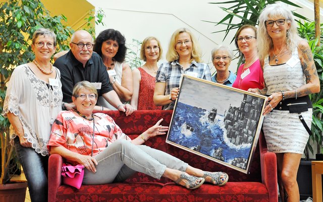 Künstler der Gruppe "Der Blaue Rather" stellen im Seniorenzentrum Erikaweg ihre Werke aus.
