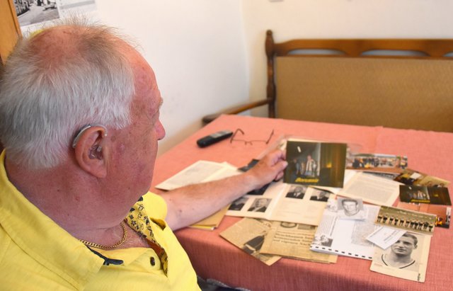 Fast ein wandelndes Bruchhausener Fußball-Lexikon: Heinz Werner Hoffmann sammelt und archiviert alles, was den Fußball beim TuS 02 betrifft. „Wer Fragen hat, kann gern bei mir vorbeikommen“, steht er zur Verfügung.