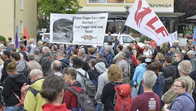 Abschlusskundgebung des Internationalistischen Bündnisses nach der Gedenkveranstaltung in Weimar