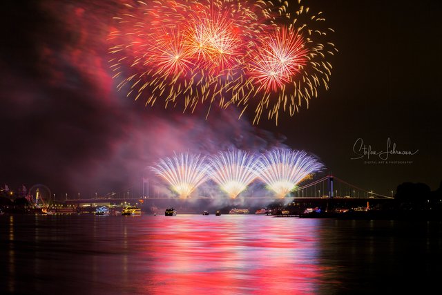 Die besten silvester-partys in duisburg Feuerwerk: Feuerwerk anlässlich zum Hafenfest 2019 - Duisburg