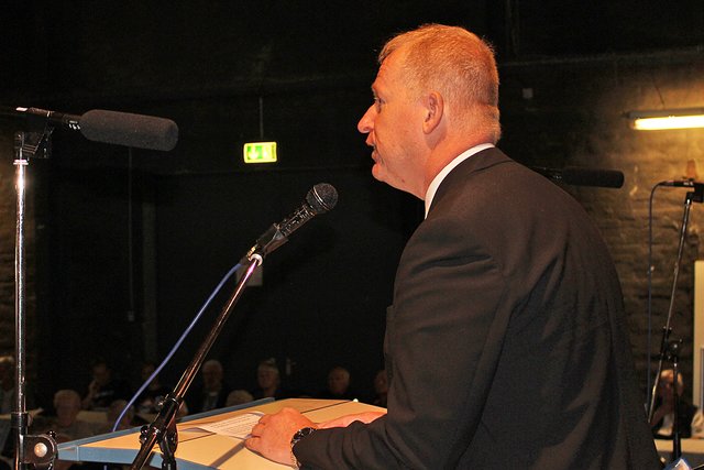 Foto © Jürgen Thoms -  Aus der  Serie: Ein gelungenes Familienfest im Förderturm Bönen - Für   unermüdlichen Einsatz seit über 20 Jahren dankte    Bürgermeister Stephan Rotering dem  Förderverein und der Bürgerstiftung