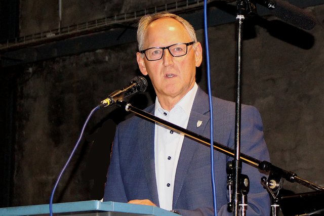 Foto © Jürgen Thoms -  Aus der  Serie: Ein gelungenes Familienfest im Förderturm Bönen -  Ohne ehrenamtliches Engagement geht es nicht, so Robert Eisler, Mitglied des Vorstands der Bürgerstiftung.