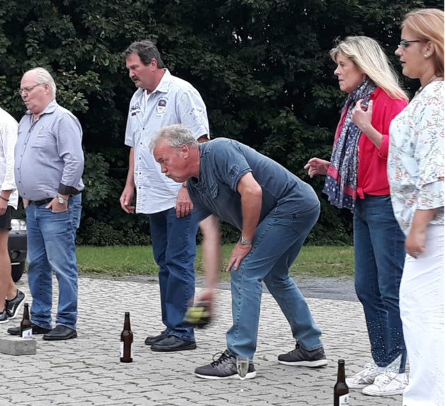 v.r.n.l.: Yolanda Floriano Gonzalo (Amtierende Königin), Petra Liedschulte (Vorherige Schützenkönigin), Hartmut Mork (Sportschütze), Heinz Liedschulte (Oberst), Wilfried Stoltefuß (1. Vorsitzender)