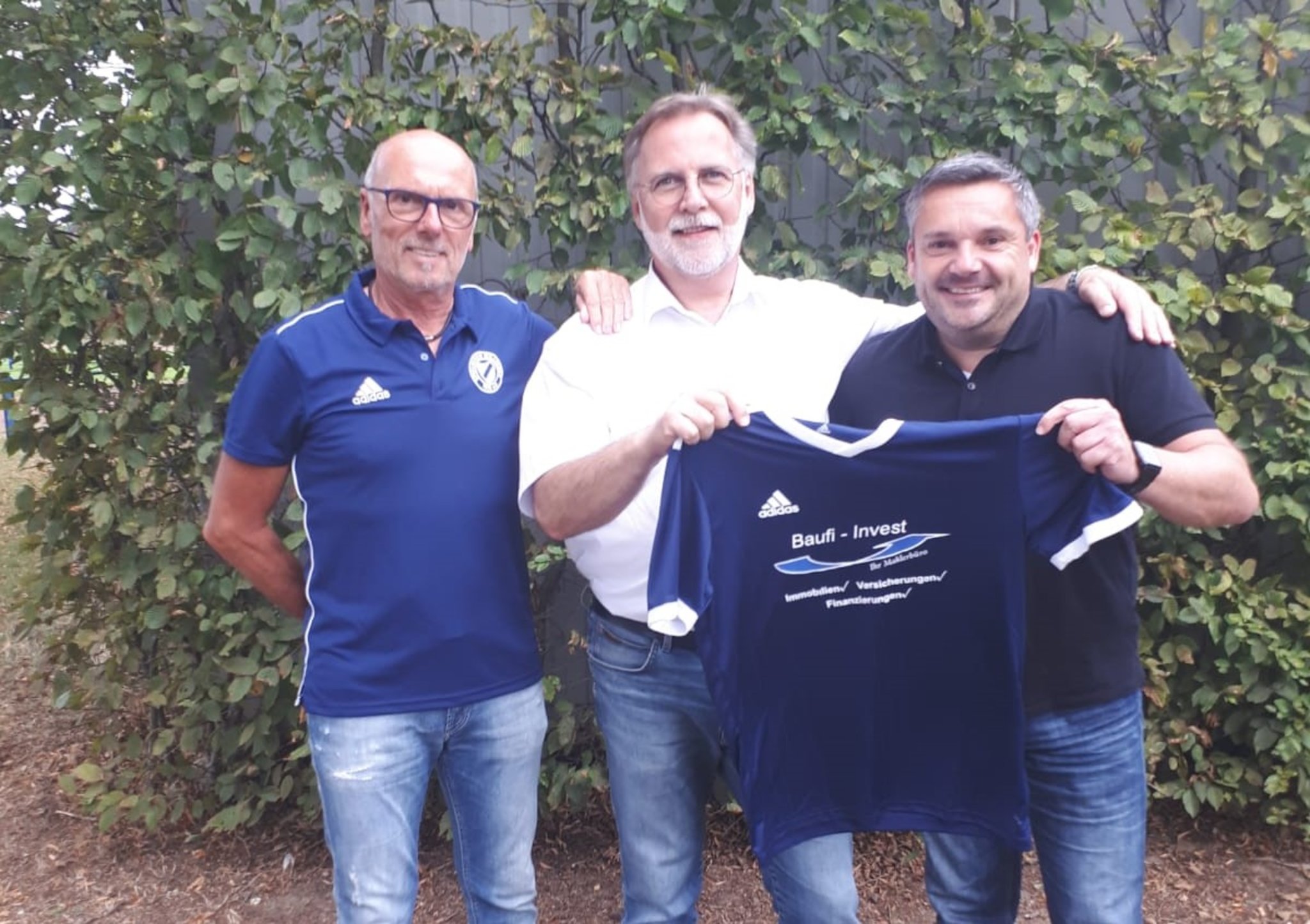 Sv Millingen Fussballer Mit Neuen Trikots Rheinberg