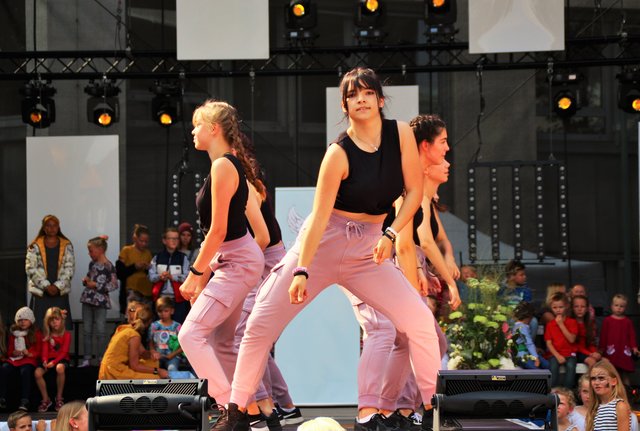 Ein Auftritt der Beat-Catcher während der Kindermodenschau verschaffte den kleinen Models eine Verschnaufpause.