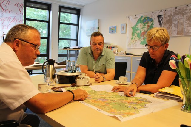 Josef Hovenjürgen, Bodo Klimpel und Dr. Andrea Rüdiger (v.li.) sprachen jetzt über den Regionalplan, der Halterns Interessen zu wenig berücksichtigt. Foto: Stadt