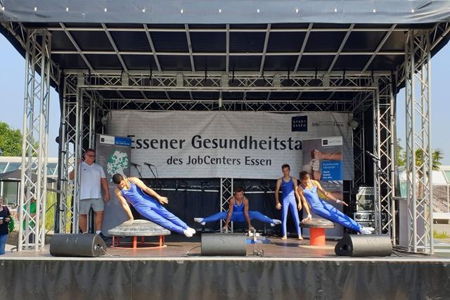 Eine Turnergruppe gehörte zu den Präsentationen auf dem Gesundheitstag des JobCenters.