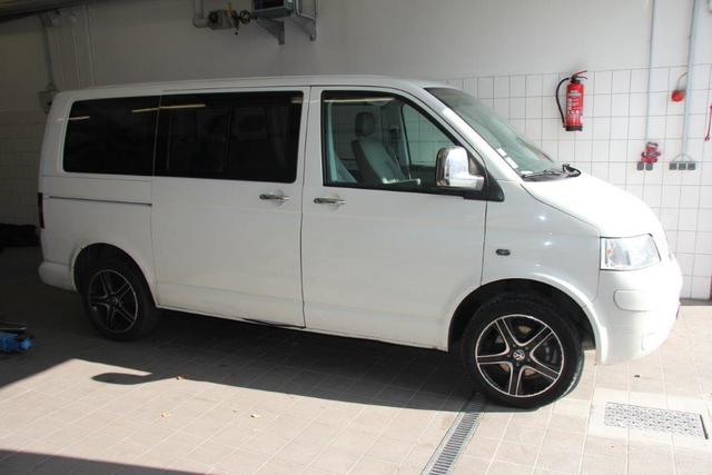 Der weiße Bulli von der Seite | Foto: Polizei