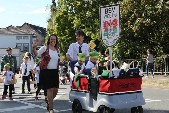 Der sonntägliche Festumzug des BSV Westig nimmt erstmals einen geänderten, leicht kürzeren Weg. Archivfoto: Schulte