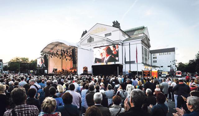 An drei Konzerttagen gibt es vor dem Stadttheater ein außergewöhnliches musikalisches Programm.