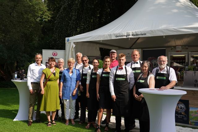 Das Team der Genussregion Niederrhein präsentierte sich Ende August auf dem Bürgerfest des Bundespräsidenten in Berlin am Schloss Bellevue als Catering-Partner.