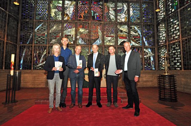 Bei der Vorstellung des Dortmunder Programms für den Tag des offenen Denkmals (v.l.): Dr. Henriette Brink-Kloke, Leiterin der Denkmalbehörde der Stadt, Stefan Nies vom Büro für Geschichte, Planungsamtsleiter Stefan Thabe, Klaus Steenweg von der Sparkasse Dortmund, Pfarrer Wolfram Eichler von der Nicolaikirche, Dr. Heinz Pohlmann von DSW21.