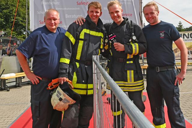 Daniel Danger, ist 1LIVE Moderator und trat gegen Julian Bahde vom Organisationsteam des Löschzuges bei einem Wettkampf an.