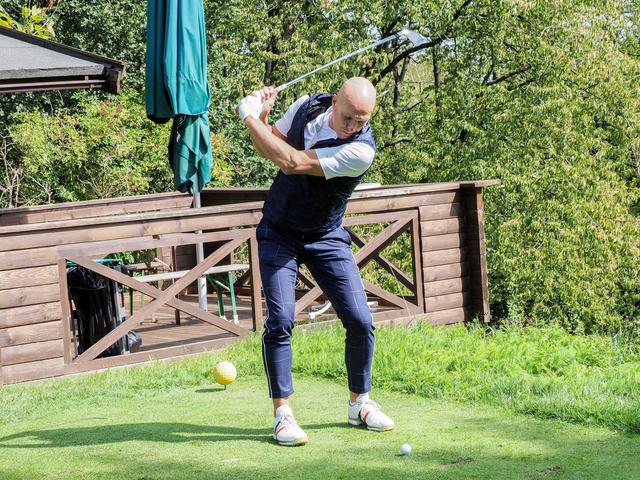 Abschlag beim 16. Förderturm Charity Golf Cup.
Foto: Debus-Gohl 
