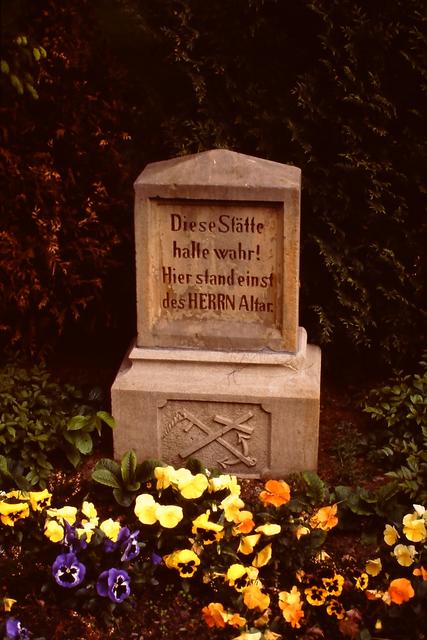 Auf der Führung durch Niederwenigern werden auch interessante Gräber auf dem katholischen sowie dem evangelischen Friedhof besichtigt. Foto: Bonnekamp