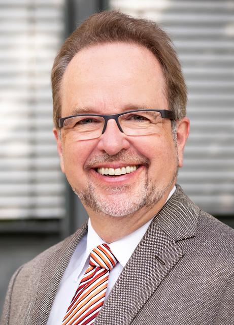 Dr. Ansgar Müller sucht den Kontakt zum Bürger.